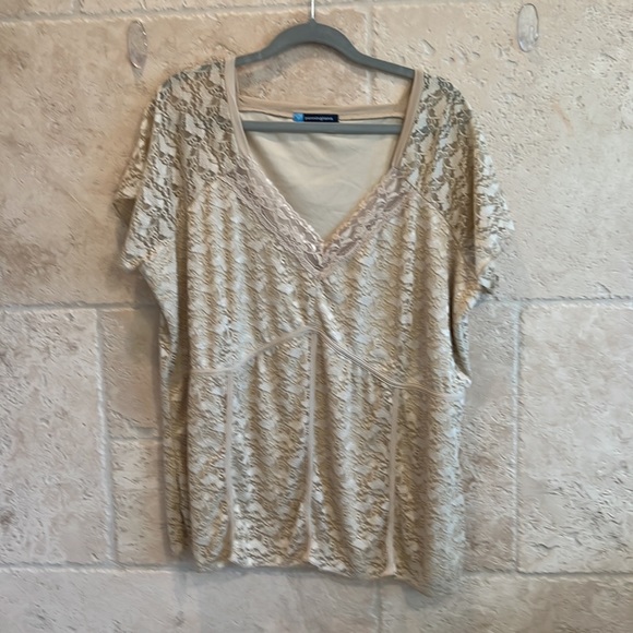 Batch of two Pennington’s ladies dressy tops. - Picture 4 of 7